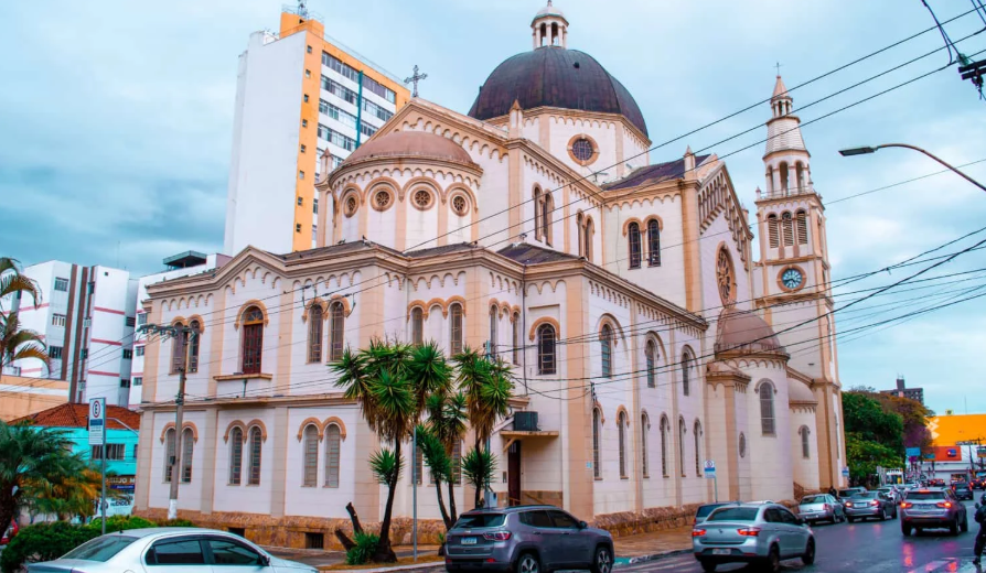 foto catedral da cidade de pouso alegre