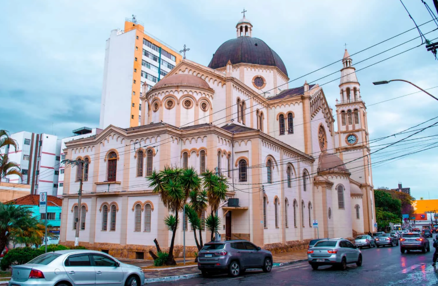 foto catedral da cidade de pouso alegre