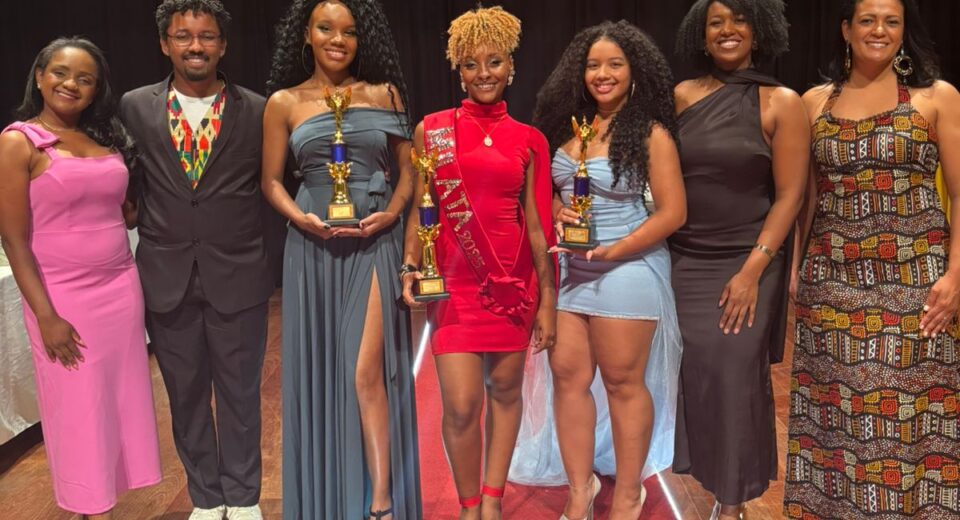Participantes do Baile das Mulatas de Pouso Alegre