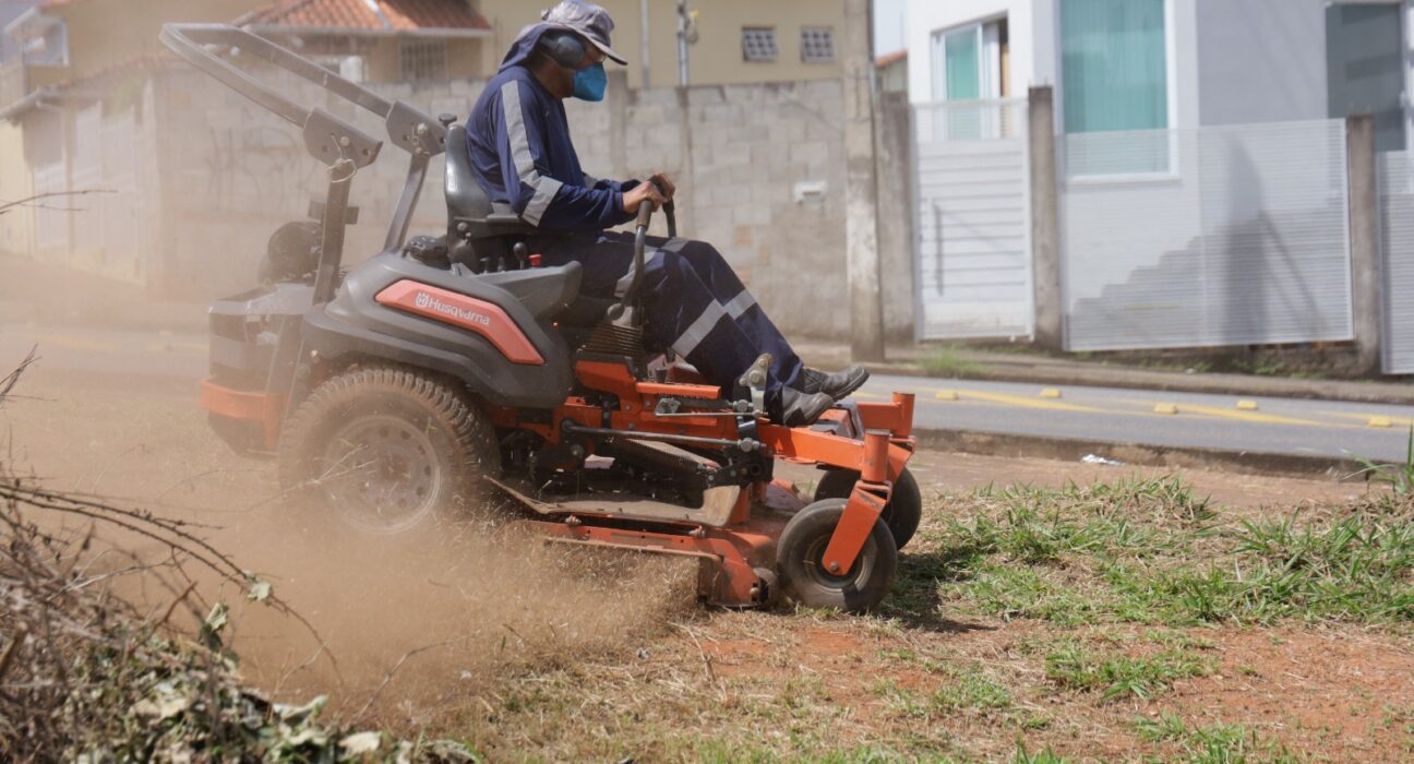 prefeitura de pouso alegre organiza limpeza urbana na cidade