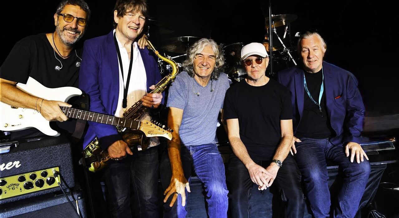 Banda de rock Dire Straits se apresenta em Pouso Alegre