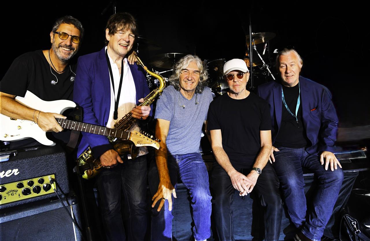 Banda de rock Dire Straits se apresenta em Pouso Alegre